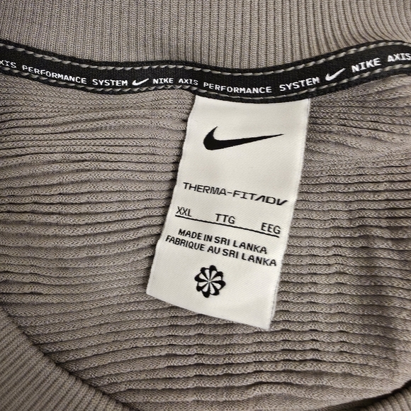 Nike - Picture 3 of 4